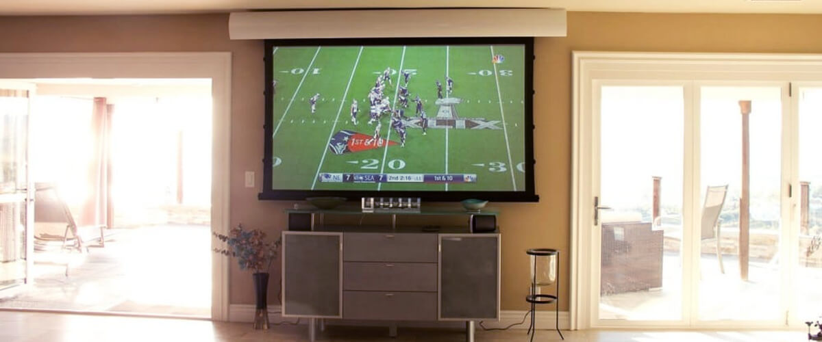 can you use UST projectors in bright rooms?